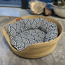 Cargar imagen en el visor de la galería, Cama Nido de Bambú Tejida a Mano – Natural, Transpirable y Lavable
