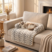 Cargar imagen en el visor de la galería, Sofá Cama de Felpa con Cojín para Gatos y Perros Pequeños – Antideslizante
