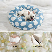 Cargar imagen en el visor de la galería, Cama Redonda Todo Terreno para Perros y Gatos – Confort en Todas las Estaciones
