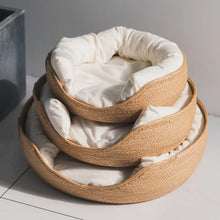 Cargar imagen en el visor de la galería, Cama Nido de Bambú Tejida a Mano – Natural, Transpirable y Lavable
