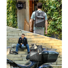 Cargar imagen en el visor de la galería, Mochila Transportín para Moto – Bolsa para Perros y Gatos hasta 9 kg
